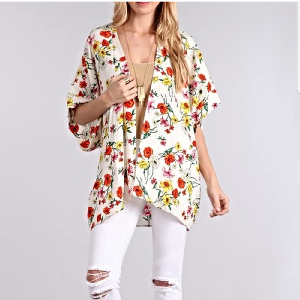 Chris and Carol white floral Kimono size Large